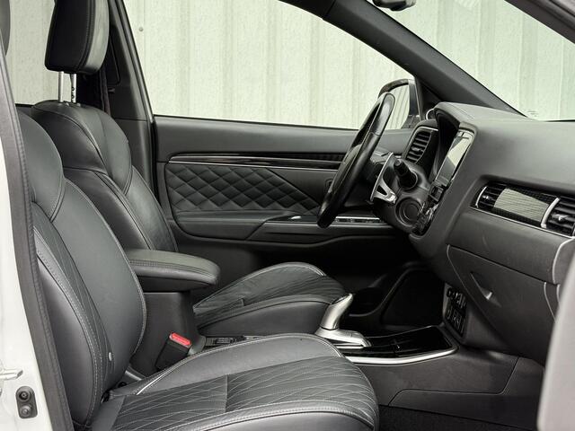 Mitsubishi OUTLANDER 2.4 PHEV Instyle / Full Options! / Dealer Onderhouden / Trekhaak 1.500 KG Trekgewicht / Schuif- & Kanteldak / Lederen Bekelding / Stoel- & Stuurverwarmng / Adaptieve Cruise Control / Climate Control / Fabrieksgarantie t/m 07-12-2026 /