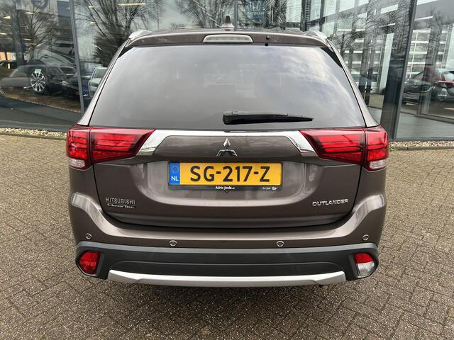 Mitsubishi OUTLANDER 2.0 Instyle | AUTOMAAT | TREKHAAK | 7 PERS | 1E EIGENAAR | LEDER | 360 CAMERA | VOORRUIT + STUUR & STOELVERWARMING | 1600kg TREKGEWICHT |