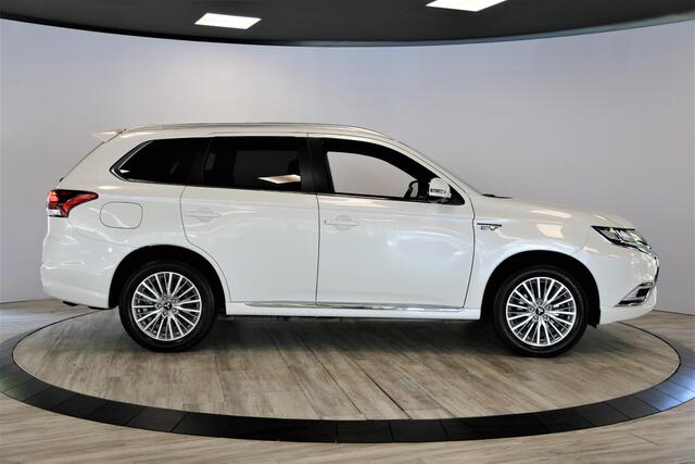 Mitsubishi OUTLANDER 2.4 PHEV Instyle | Schuif- opendak | Leer | Apple Carplay