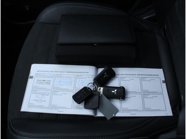Mitsubishi OUTLANDER 2.4 PHEV Intense+ CAMERA | CARPLAY | CLIMATE | AFNTRHAAK | SCHUIFDAK | DAB | LMV18 | CRUISE | LED | STOELVERW