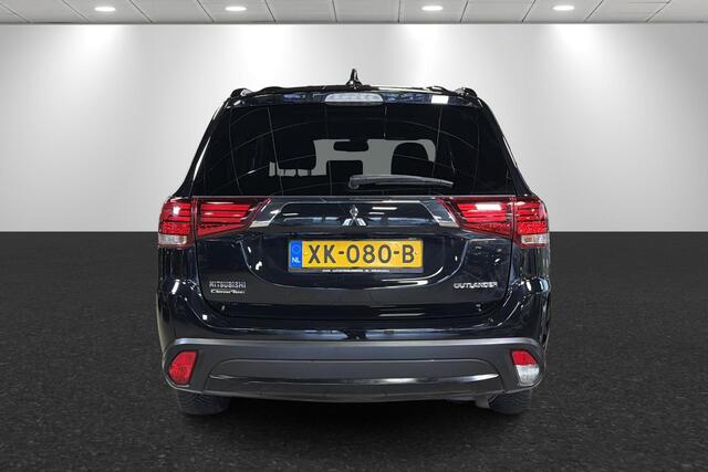 Mitsubishi OUTLANDER 2.0 Black edition Trekhaak,7persoon, 360 camera