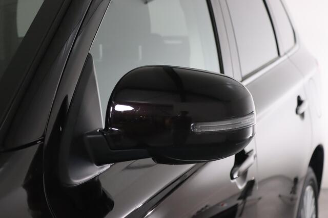 Mitsubishi OUTLANDER 2.4 PHEV Pure+ Trekhaak, Navigatie, Cruise Control, Stoelverwarming, Apple CarPlay/Android Auto