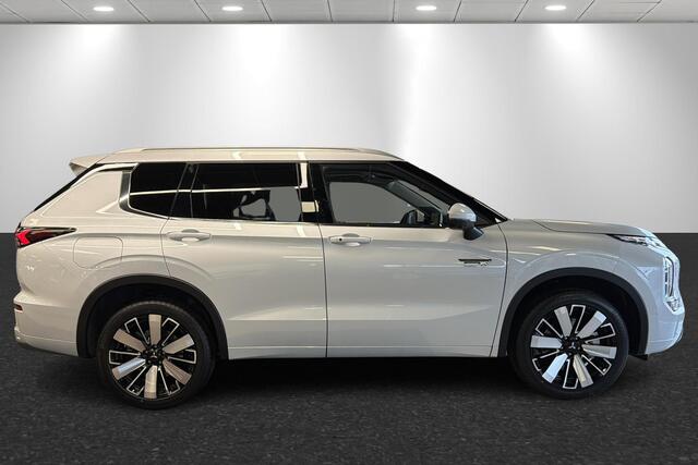 Mitsubishi OUTLANDER 2.4 PHEV Instyle ACTIE 1e registratie 2026