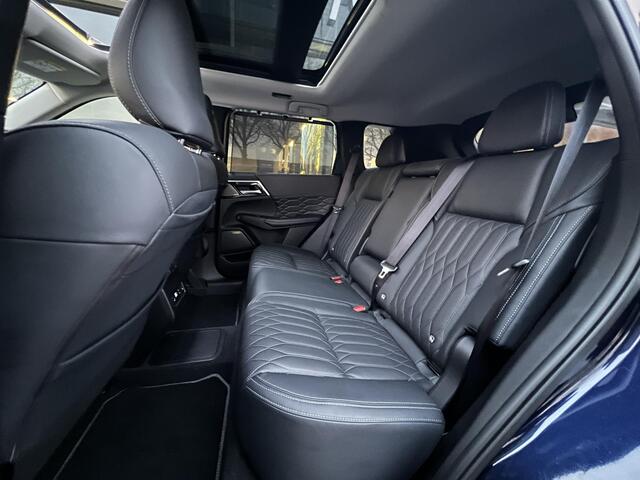 Mitsubishi OUTLANDER 2.4 PHEV Instyle | Panoramadak | Leder | Stoelverwarming- en verkoeling