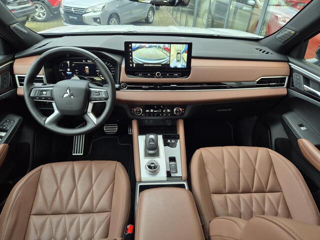 Mitsubishi OUTLANDER 2.4 PHEV Instyle+ | Cognac lederen interieur | Stoelverwarming koeling, massage | Luxe audio systeem | Meest complete uitvoering | DEMO
