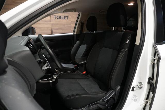 Mitsubishi OUTLANDER 2.4 PHEV Pure + TREKHAAK / CARPLAY / CAMERA / STOELVERWARMING /