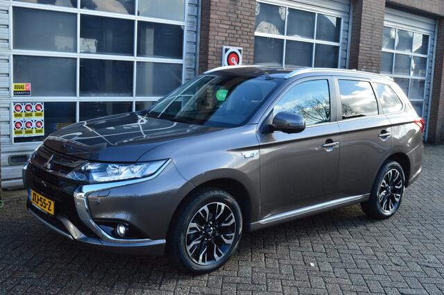 Mitsubishi OUTLANDER 2.0 PHEV PrestigeAutomaat, Electrische dakraam | Stuur/stoelverw