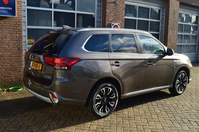 Mitsubishi OUTLANDER 2.0 PHEV PrestigeAutomaat, Electrische dakraam | Stuur/stoelverw