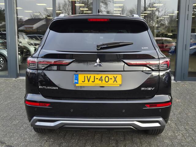 Mitsubishi OUTLANDER 2.4 PHEV First Edition DEMO | 20 inch | Trekhaak afneembaar | Leer/Alcantara | Leverbaar Mei | Private Glass | High end Audiosystem |
