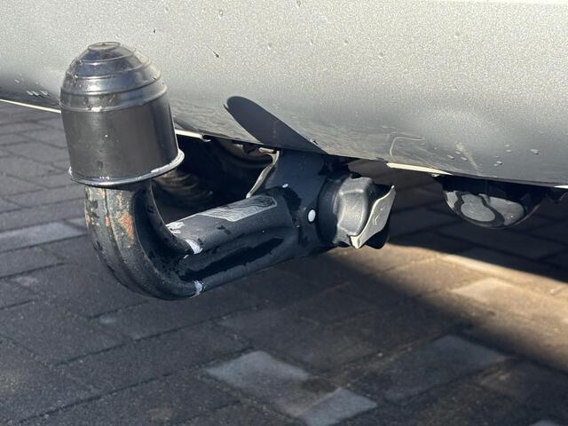 Mitsubishi OUTLANDER 2.4 PHEV Plug-in Instyle Automaat / Afn. Trekhaak / Garantie tot 9-2029 <160.000km / Adap Cruise / Dealer onderhouden / Panorama dak / 1500kg Trekgewicht / Rondomzicht Camera / Apple Carplay Android Auto / Allseason banden / Stuur & Stoelverwarming /