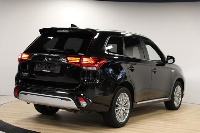 Mitsubishi OUTLANDER 2.4 PHEV Instyle | Schuif- kanteldak | Leer | 360 Camera