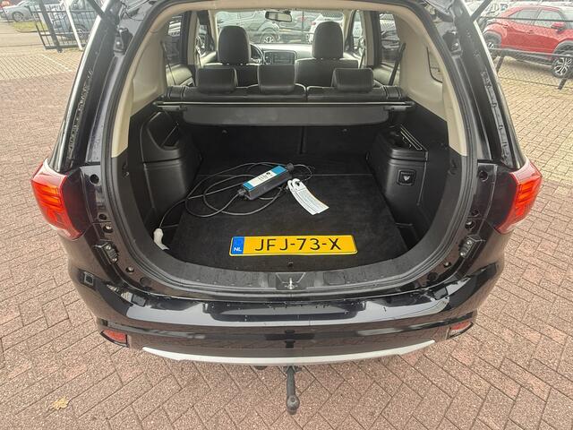 Mitsubishi OUTLANDER 2.0 PHEV Pure 4wd Plug-in Hybrid automaat appla carplay camera climate ctr cruise ctr alcantara/half leder trekhaak lmv 18 inch dealer onderhouden
