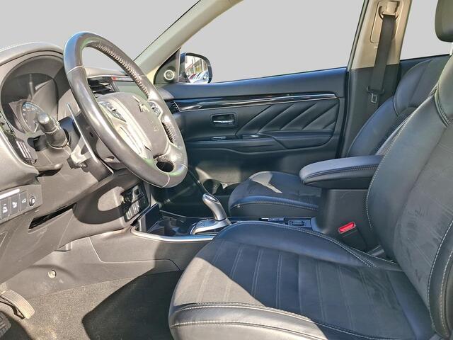 Mitsubishi OUTLANDER 2.4 PHEV Intense+ schuifdak | trekhaak | elektrische achterklep | Fabrieksgarantie tot 2027!