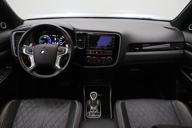 Mitsubishi OUTLANDER 2.4 PHEV S-Edition 4WD 2019 | Navigatie | DAB Radio | Cruise Control Adaptive | Stuurwiel Bediening | Achteruitrij Camera | Elektrische Achterklep | Lichtmetalen Velgen | Boekjes | 2 Sleutels