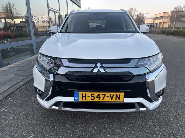 Mitsubishi OUTLANDER 2.4 PHEV Pure +