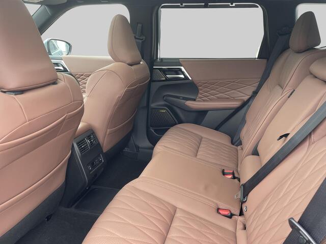 Mitsubishi OUTLANDER 2.4 PHEV Instyle+ Tot ¤ 6.500,- VOORDEEL!