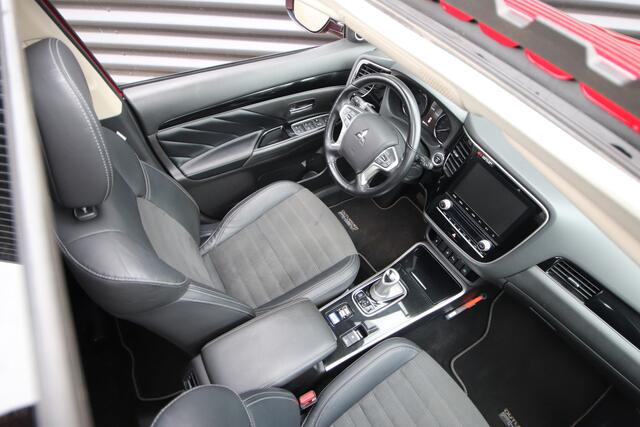 Mitsubishi OUTLANDER 2.4 PHEV Intense+ Opendak, E.achterklep, Trekhaak, Dealer O.H.