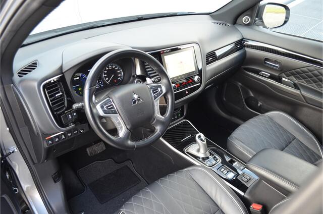 Mitsubishi OUTLANDER PHEV 2.4 INSTYLE 4WD | PLUG IN HYBRID | FULL OPTIONS | SoH 85 % | SCHUIFDAK | ADAPTIEF CRUISE | TREKHAAK 1500KG | FABRIEKSGARANTIE TOT 21-01-2029* | ALL IN RIJKLAARPRIJS