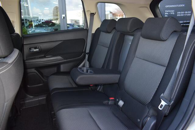 Mitsubishi OUTLANDER 2.0 Connect Pro Trekhaak | 360 Camera | Stoel+Stuurverwarming | Dealeronderhouden!