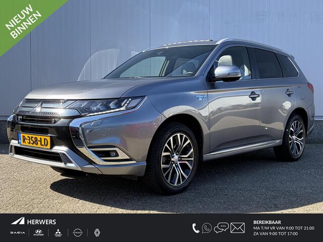 Mitsubishi OUTLANDER 2.4 PHEV Intense+ / Trekhaak / Schuifdak / Navigatie / Achteruitrijcamera /