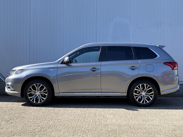 Mitsubishi OUTLANDER 2.4 PHEV Intense+ / Trekhaak / Schuifdak / Navigatie / Achteruitrijcamera /
