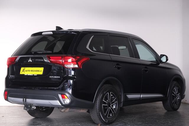 Mitsubishi OUTLANDER 2.0 / CarPlay / Trekhaak / Cam / 4s Band