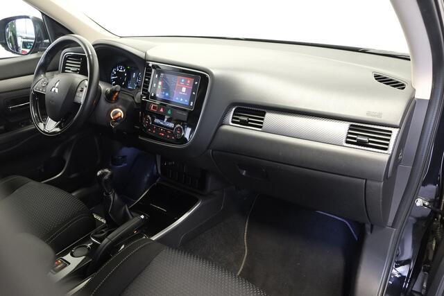 Mitsubishi OUTLANDER 2.0 / CarPlay / Trekhaak / Cam / 4s Band
