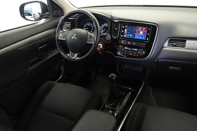Mitsubishi OUTLANDER 2.0 / CarPlay / Trekhaak / Cam / 4s Band