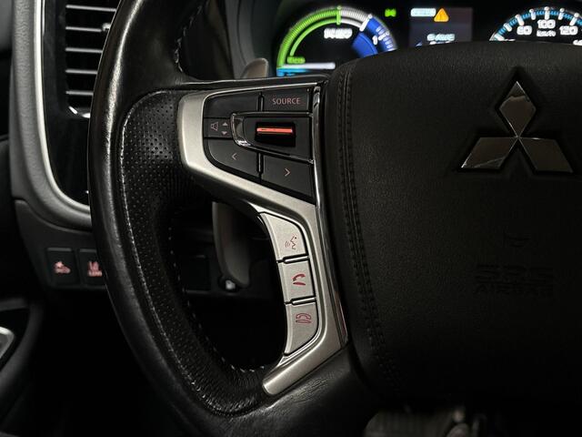 Mitsubishi OUTLANDER 2.4 PHEV Deluxe 225Pk Automaat (APPLE CARPLAY, GROOT NAVI, CAMERA, LEDER/ALCANTARA, STOELVERWARMING, SPORTSTOELEN, GETINT GLAS, CRUISE, NIEUWSTAAT)