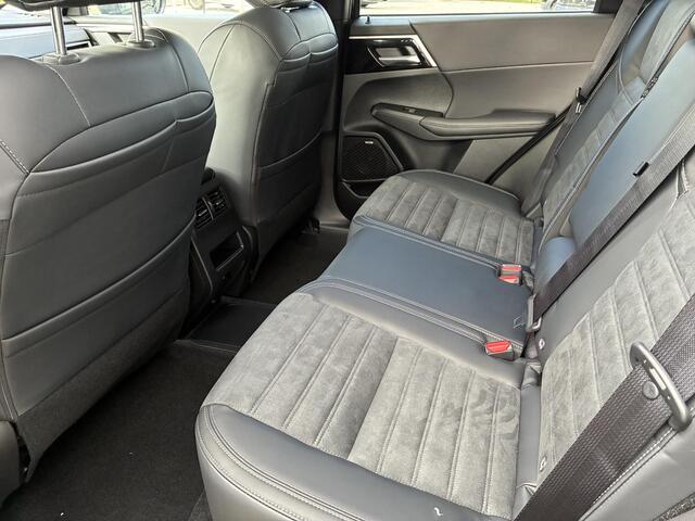 Mitsubishi OUTLANDER 2.4 PHEV Intense Nieuw uit voorraad leverbaar | Stoelverwarming voor | Lederen bekleding | Verwarmbaar stuurwiel | Adaptieve Cruise Control | Parkeersensoren voor- en achter | 8 jaar fabrieksgarantie