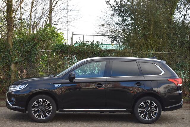 Mitsubishi OUTLANDER 2.0 PHEV Premium 203PK 4WD | NL-Auto | Camera | Trekhaak | Carplay | Standkachel | Keyless | Stoel- & stuurverwarming | Allweathers | LED / Xenon