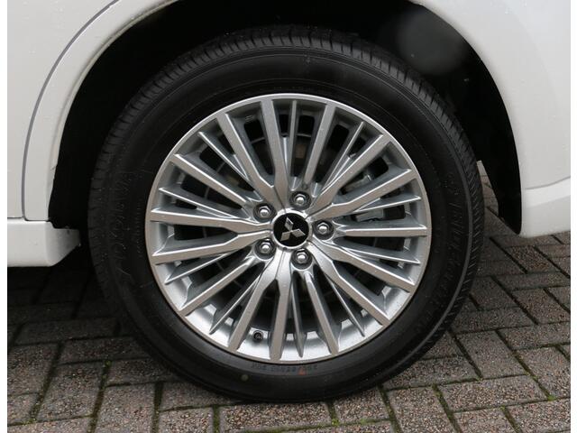 Mitsubishi OUTLANDER 2.4 PHEV Intense 4X4 AFN TREKHAAK WHITE PEARL CLIMA CRUISE CAMERA NAVI 18"LMV STOELVERW.