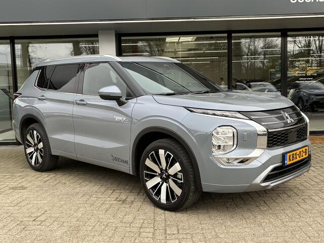 Mitsubishi OUTLANDER 2.4 PHEV Instyle DEMO ( beschikbaar per 09-2026 ) | Lederen bekleding | Elektrisch verstelbare voorstoelen | Verwarmbare stoelen voor- en achter | Elektrisch panoramadak | 3-zone Climate Control | 8 jaar fabrieksgarantie