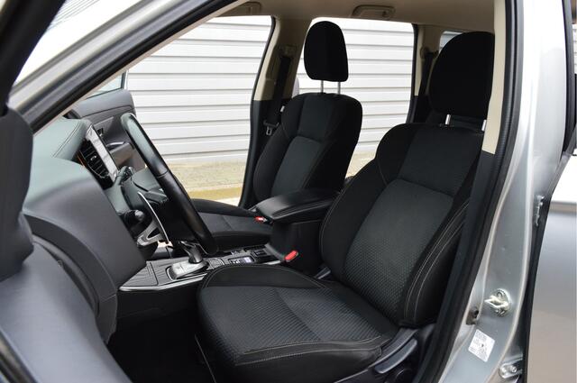 Mitsubishi OUTLANDER 2.4 PHEV Pure O.a: Haak, PDC, Camera, Keyless, Carplay, DAB, Etc. All-in prijs!