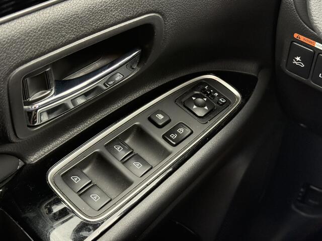 Mitsubishi OUTLANDER 2.4 PHEV Instyle Pano | Leder | 360 Camera | Nieuwstaat!