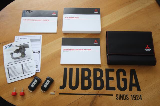 Mitsubishi OUTLANDER 2.4 PHEV Instyle Afn. Trekhaak, Opendak, Adaptive Cruise, Leder, Dealer O.H.