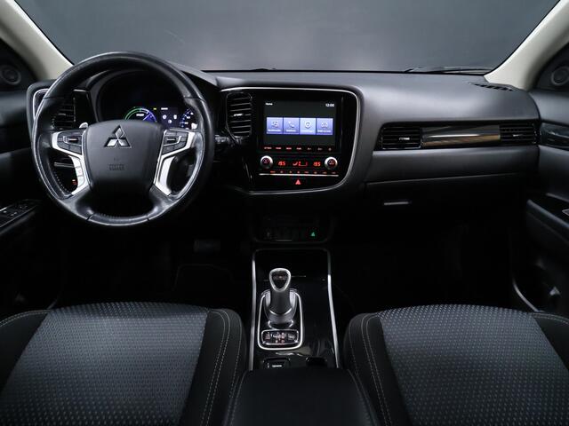 Mitsubishi OUTLANDER 2.4 PHEV Pure [STOELVERWARMING,ACHTERUITRIJCAMERA, CRUISE CONTROL, PARKEERSENSOREN V+A, MULTIFUNCTIONEEL STUUR]