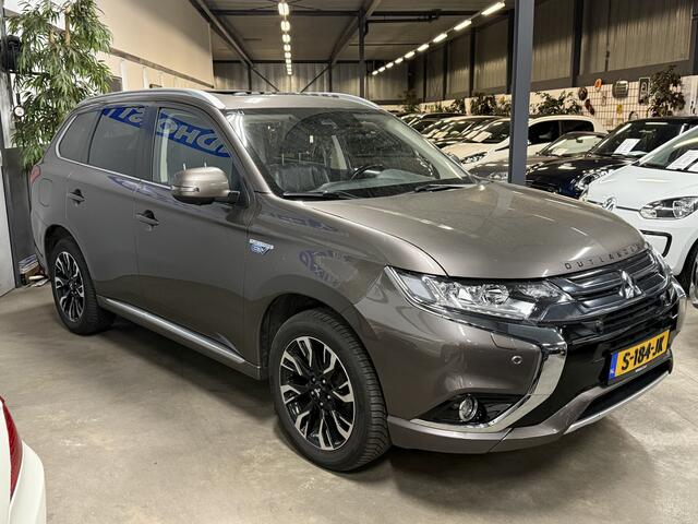 Mitsubishi OUTLANDER 2.0 PHEV Pure // Leer // Camera // Schuifdak