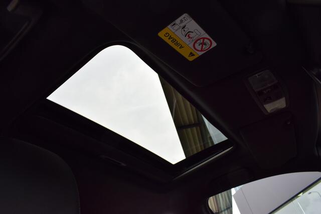 Mitsubishi OUTLANDER 2.4 PHEV Pure+ Schuifdak | Trekhaak | Leder | Navigatie | Stuur + Stoelverwarming | Electrische achterklep