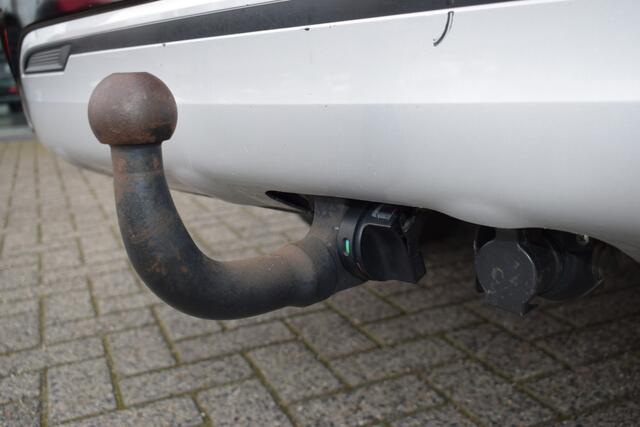 Mitsubishi OUTLANDER 2.4 PHEV Pure+ Schuifdak | Trekhaak | Leder | Navigatie | Stuur + Stoelverwarming | Electrische achterklep