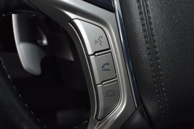 Mitsubishi OUTLANDER 2.4 PHEV Pure+ Schuifdak | Trekhaak | Leder | Navigatie | Stuur + Stoelverwarming | Electrische achterklep