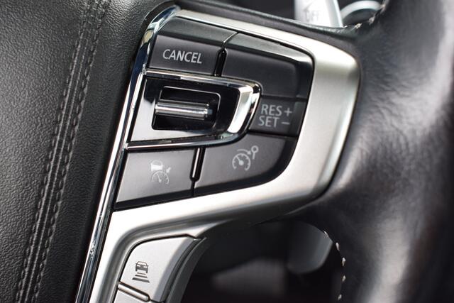 Mitsubishi OUTLANDER 2.4 PHEV Pure+ Schuifdak | Trekhaak | Leder | Navigatie | Stuur + Stoelverwarming | Electrische achterklep