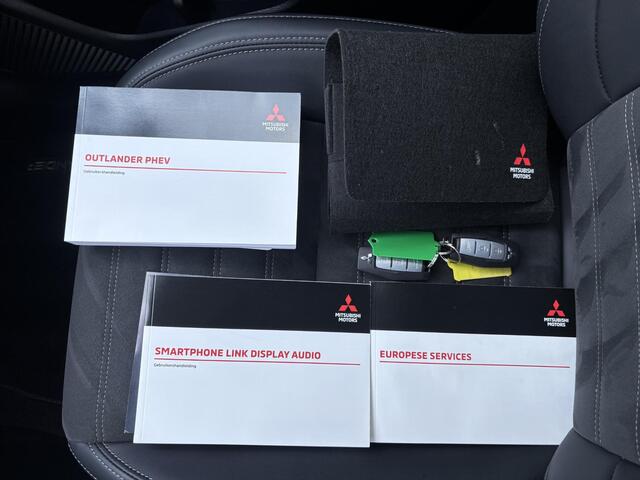 Mitsubishi OUTLANDER 2.4 PHEV Business Edition / 1600kg Trekgewicht / 8 jaar Garantie / Origineel NL Auto / Yamaha Audio Installatie / Navigatie/ Apple Carplay Android Auto / Stuur-& Stoelverwarming / 360 Camera / HUD / Elektrische Achterklep / PHEV AWD 4WD