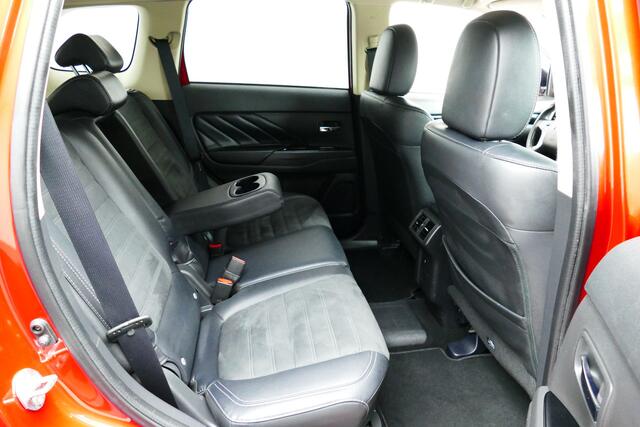 Mitsubishi OUTLANDER 2.4 PHEV Adap Cruise, Camera, Half Leer/Alcantara, StoelVerw, 18"LMV, Haak 1500kg