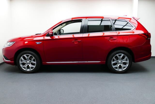 Mitsubishi OUTLANDER 2.4 PHEV Adap Cruise, Camera, Half Leer/Alcantara, StoelVerw, 18"LMV, Haak 1500kg