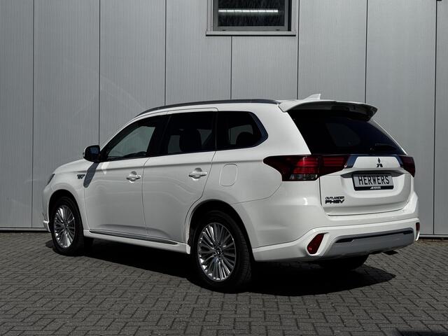 Mitsubishi OUTLANDER 2.4 PHEV Intense+ Afneembare Trekhaak / Trekgewicht 1.500 KG / Stoelverwarming / Achteruitrijcamera /