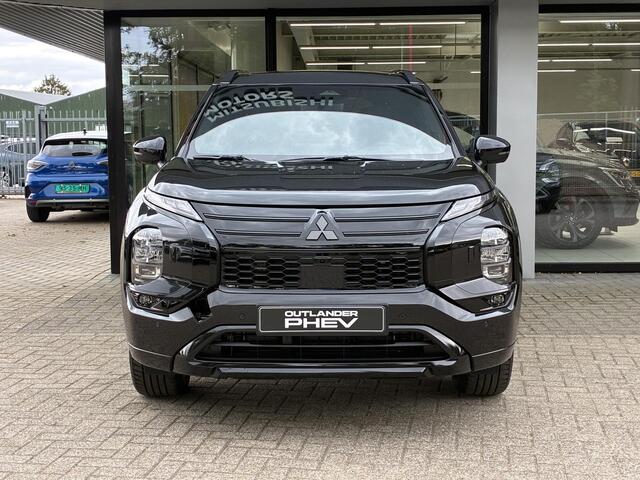Mitsubishi OUTLANDER 2.4 PHEV BlackEdition NIEUW UIT VOORRAAD LEVERBAAR | BlackEdition | Lederen Bekleding | Verwarmbare stoelen | Stoelventilatie voor | Adaptieve Cruise Control | Parkeersensoren voor- en achter | Verwarmbare achterbank | Panoramadak Elektrisch | 8 jaar fabr