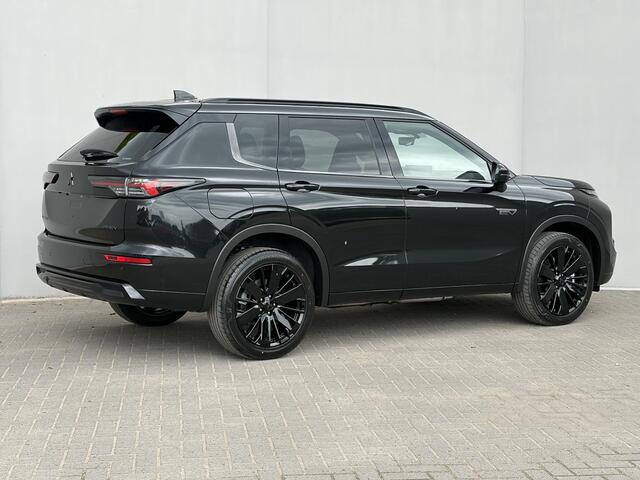 Mitsubishi OUTLANDER 2.4 PHEV Black Edition / ¤4000,- Voordeel Op Nieuwprijs / Uit voorraad leverbaar / 20 inch zwarte lichtmetalen velgen / Schuif-Kanteldak / Elektrisch verstelbare stoelen met geheugen functie / Elektrische achterklep / Stoel verwarming & ventilatie