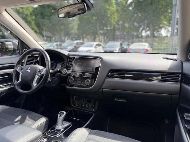 Mitsubishi OUTLANDER 2.4 PHEV Intense+ 4WD | GEEN AFLEVERKOSTEN | Trekhaak afneembaar, Schuif-/kanteldak, Apple/Android