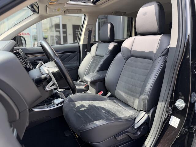 Mitsubishi OUTLANDER 2.4 PHEV Intense+ 4WD | GEEN AFLEVERKOSTEN | Trekhaak afneembaar, Schuif-/kanteldak, Apple/Android